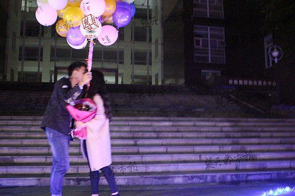 ��(d��ng)���������ΠN�x�����̘Ǻ�Ŀյ��ϣ����Sɫ���ǟ��[�Ƀ��w���ĈD�����{ɫ���ǟ��[����Marry me���֘��������������ڹ���ď����ֱ����ю������̘�8�ǵ���_���@�r��ϵ������ָ�Ě���������8�ǣ��ΠN�x����õ������ϥ��أ��e����ָ��������������µġ��H�шF���tһ����_�֙C�W������]��ɹ��������С�����������޽o�����޽o������