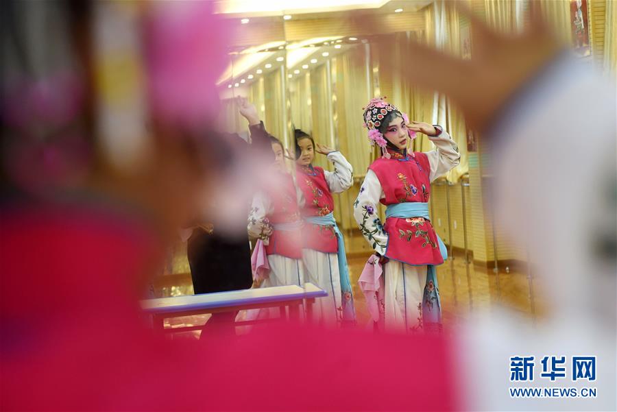 ���լ����������M(j��n)У�@ ��������߅