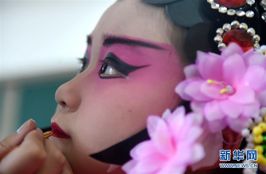 ���լ����������M(j��n)У�@ ��������߅