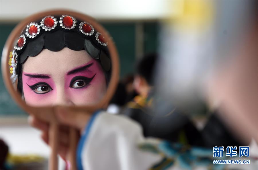 ���լ����������M(j��n)У�@ ��������߅