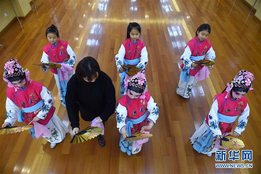 ���լ����������M(j��n)У�@ ��������߅