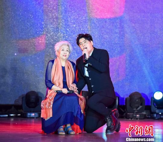 �������������(d��ng)�x����������ĸ��