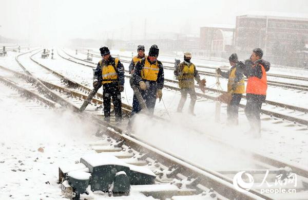 �L(zh��ng)�q���Fӭ�׈�(ch��ng)�L(f��ng)ѩ �F·���Tȫ����ѩ���ϕ�ͨ