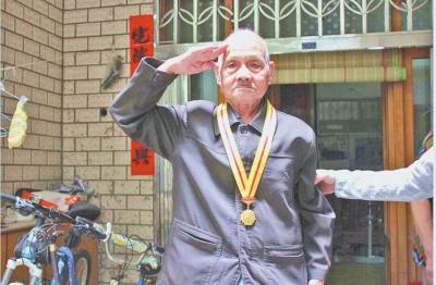 中國抗日戰(zhàn)爭(zhēng)紀(jì)念日前夕 慰問抗戰(zhàn)老兵憶崢嶸