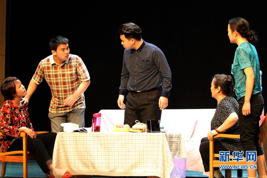 “金刺猬”獎話劇《當(dāng)歸》在許昌精彩上演 “金刺猬”獎話劇《當(dāng)歸》在許昌精彩上演