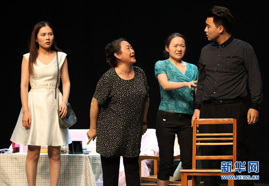 “金刺猬”獎話劇《當(dāng)歸》在許昌精彩上演 “金刺猬”獎話劇《當(dāng)歸》在許昌精彩上演