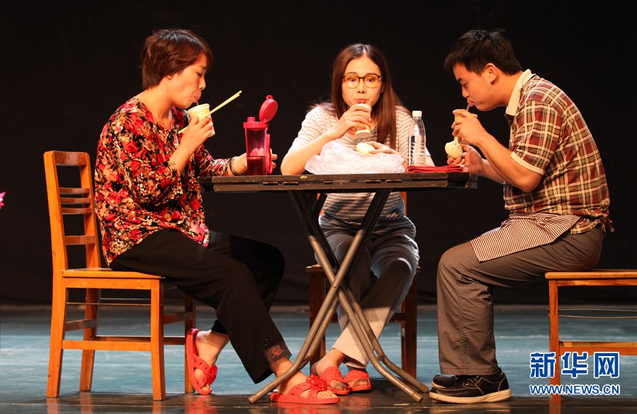 “金刺猬”獎話劇《當(dāng)歸》在許昌精彩上演 “金刺猬”獎話劇《當(dāng)歸》在許昌精彩上演