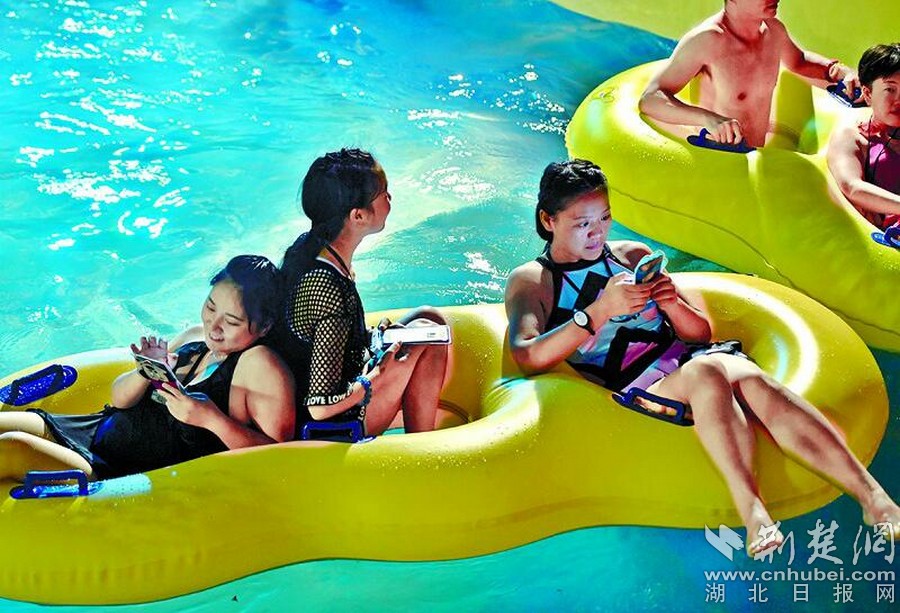 �D�飺3����Ů������Ƥ��ӾȦ����������֙C