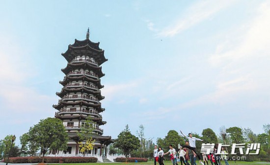 ��������������ѳɞ��Lɳ�r���Ę�(bi��o)������Ƭ������Ⱥ�������İl(f��)չ�ɹ����D�����B(t��i)��(y��u)���������ع��@�������Lɳ���(b��o)ӛ�� �u�� �z