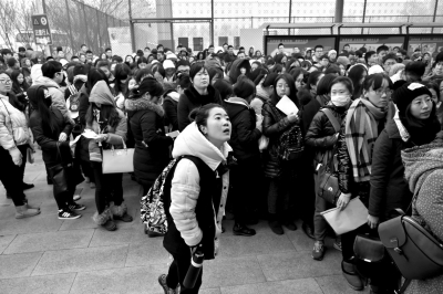 �����������������b�W(xu��)Ժ�ڶ��̌W(xu��)�ǿ��c(di��n)�������ȴ��M(j��n)�뿼��(ch��ng)�����A�r(sh��)��(b��o)ӛ������z