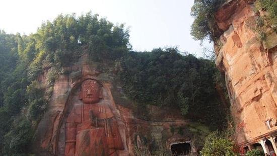 宜賓“世界第一高立佛”身世成謎 官方征集線索