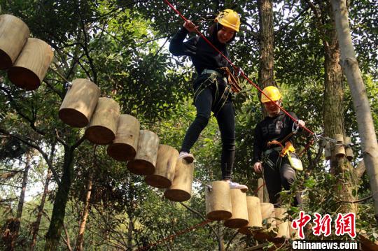 �A���׼��wԽ����̽�U�(xi��ng)Ŀ����Lɳ�ο��w�(y��n)����̽�U