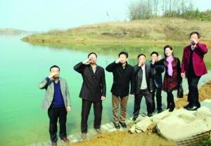 �����نT���Cˮ�|��һ��Ҩ�ĺ�ˮֱ�Ӻ���