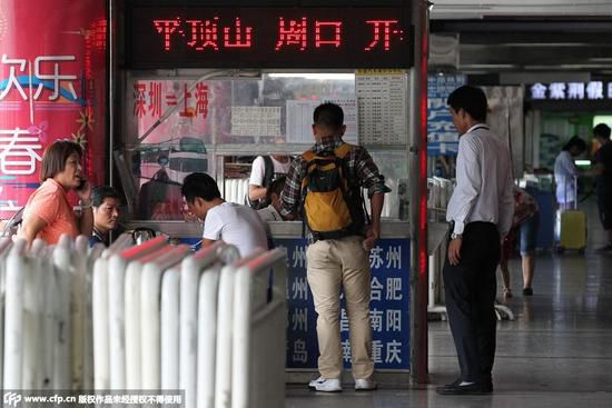 ��2014��9���϶�ӛ�߰��L����r�������ðƱ؜�����_�ķ�ʽ����׃������ǰ���_�g�����˿ͱ�����Ʊ���������ڽ����X֮�������]���Iȡ�κε�܇Ʊ�����ǽ���Ĳ��L�����˿��ڸ��X֮���������õ�һ�����l(f��)Ʊ�����o�˿�һ�N�������Ԟ��Լ����X֮���õ���܇Ʊ���S�����˿ͱ�Ʊ�����ĵĹ����ˆT����܇վ����܇վ�������ӬF(xi��n)������Ʊ�����IƱ���S�󽻵��˿��������˕r���ĵĳ˿͕��l(f��)�F(xi��n)��Ʊ���ϵăr���h�����Լ���ǰ֧���oƱ؜�ӵăr�������@����Ĳ�r�ͱ�Ʊ؜��ٍ���ˣ����Ǵ˕rƱ؜�����x�_���˿��y�Ի��^�Ҍ������X���ڰ��ɳ���ؓ؟������ʾ��Ҫ�C��Ʊ؜�����_����Ҫ�������C��(j��)���ץ�F(xi��n)�У���Ҫ�˿�ָ�J�����Ǻܶ�˿͛]�Еr�g���ɳ�������{�������Ԍ��o�����@�N�y���M�и������ڰ��ɳ�����ݠ�^(q��)���w��܇վ�V��������Ʊ���������ڵĵ���������]�Й���ȥ�������_����܇վ���f���ǣ�����Ʊ؜�ӂ������ڏV�������_���]���M��܇վ�ą^(q��)��������Ҳ�o���M�й��������F·�������_��ʾ����̎�О���Ҫ�������T��ϣ��Ϊ�һ�����T��(zh��)���������y�����D��һ����Ʊ؜�ӡ�឵�һ���˿�ǰ��λ�ڻ�܇վһ�ǵġ��۾��|Ʊ�����ġ�����ُƱ��