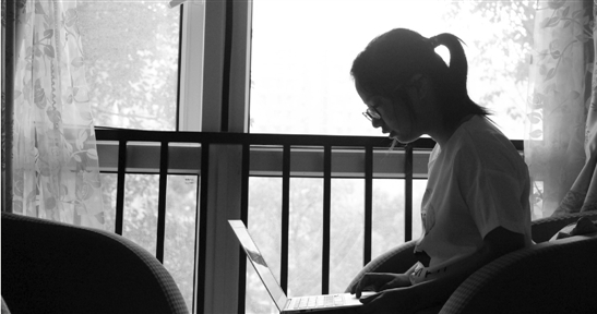 ���H����ȥ���@80�f�r�� 16�q��Ů���ƹ�ʾ����