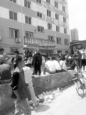 �ϰ��˾ۼ��ڷ�ƺ���ί��(hu��)�k����ǰӑҪ���Y��