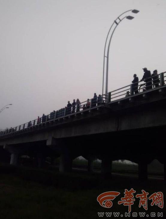 �����У�赸Ů�̎�ҹ��ʧۙ��ʬ�w�ѱ��ҵ�