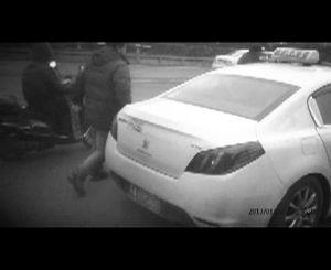 Մ�Ãr(ji��)��󣬳���܇(ch��)˾�C(j��)ȥ�l(f��)��(d��ng)܇(ch��)�v