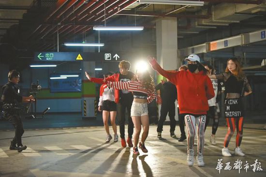 1��26�����ɶ��д���·ĳ���֘�����ҹ12�c(di��n)�^������(x��)����߀�ڵ���܇���Ĕz��