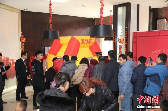 �Y�ψD��2016��2��27�գ�ɽ�|�|�I���������������̼��O�õġ����X�C���ȓ����w��������������������Św�������������ڷ��خa(ch��n)�Ј�������ɽ�|�|�I��ĳ�ǱP��������ǰ���������������ۘ�̎���b�ˡ����X�C���������������ų��Lꠡ����X�����������y�̼������͡� �DƬ��Դ��ҕ�X�Ї�