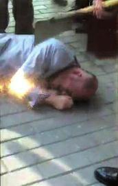 ��������5�r�S������Сկ��·�y̩���T�ڰl(f��)��һ��������һ���ӳֵ�ͱ��һ�����Ѓ���������ԇ�D�ٳ�һ�v�Gɫ늄�܇�����������������F�@�Ʒ�����(j��)����ͨ���������˗�ĳ��46�q��ϵ�y̩��ĳKTV�����T��