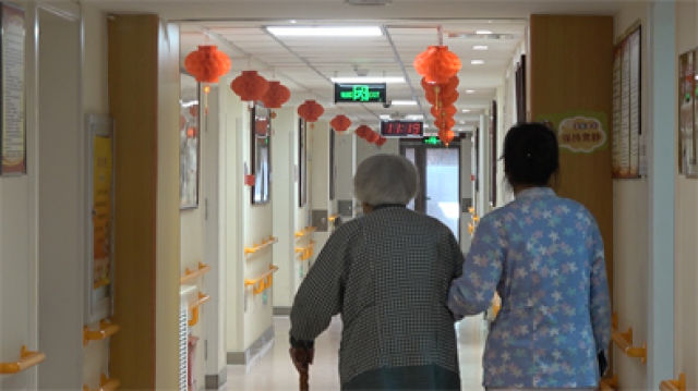 ���g������(ji��n)��һ���Ǻ�һ��(g��)���ҵĳ־Ñ�(zh��n)