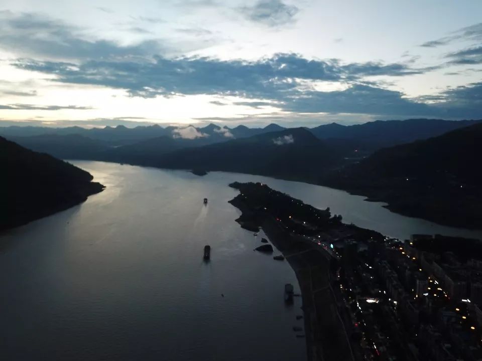 �L����ӛ | �fǧ�����L�����l(w��i)һ����ˮ