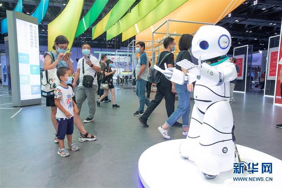 (新華全媒頭條·圖文互動)(9)擘畫新藍(lán)圖 開啟新征程——寫在黨的十九屆五中全會召開之際