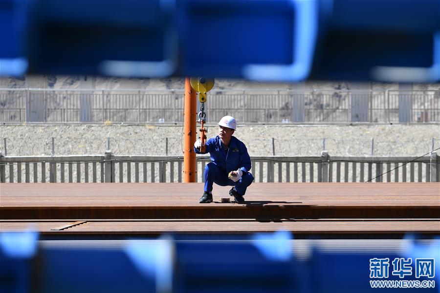 (經(jīng)濟(jì))(3)拉林鐵路掀起新年鋪架序幕