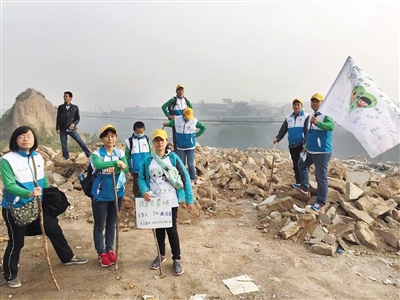 10��4����ͽ�������죬���c��70��־Ը�߂���;����Ӱ�����L�߹��D